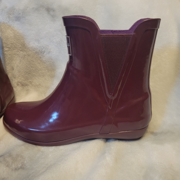 London Fog Women's Burgundy Rain Boots - Picture 3 of 9